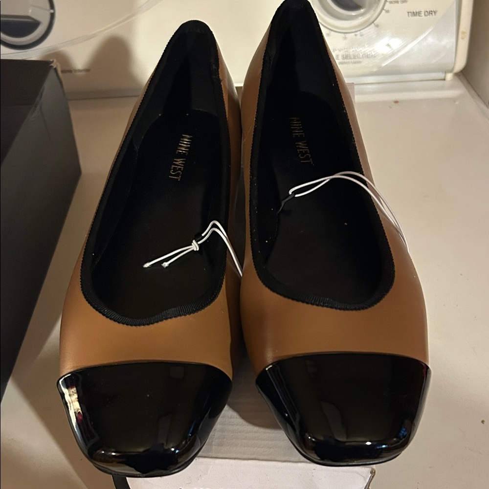 Nine West Black and Tan Flats